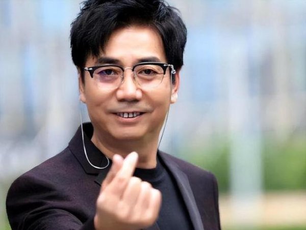 尚求100 61岁范明演小人物爆红，娶大6岁女强人，继子竟成国家栋梁