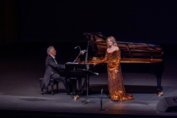 天牛配资 独家探班｜芮妮·弗莱明的“自然之声”：把音乐当作日常的“解药”